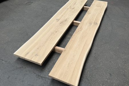 Rustiek eiken plank met boomrand